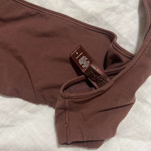 SKIMS Body Basics Wide Neck Bralettes Garnet Small - Picture 2 of 4